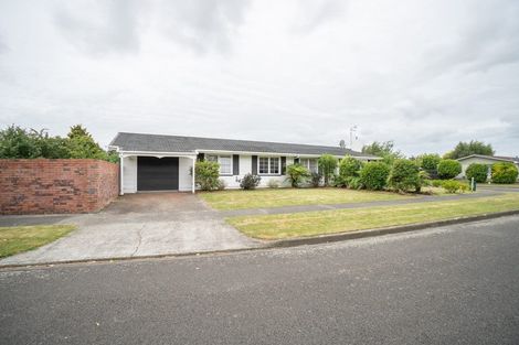 Photo of property in 1 Rakino Place, Awapuni, Palmerston North, 4412