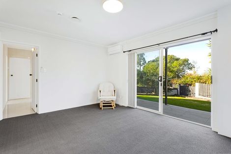 Photo of property in 22 Hartley Terrace, Massey, Auckland, 0614