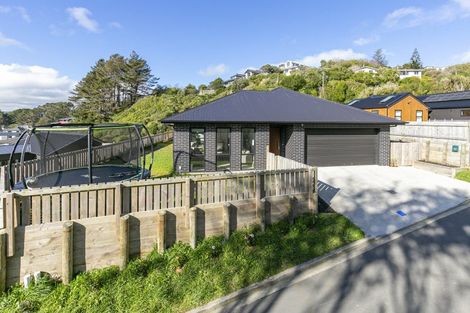 Photo of property in 17 Prestbury Grove, Churton Park, Wellington, 6037