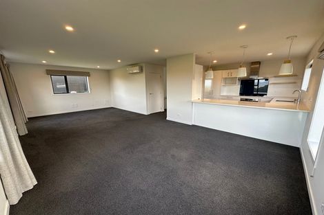 Photo of property in 34 Epic Way, Newlands, Wellington, 6037