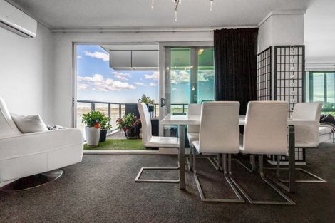 Photo of property in 72 Devonport Road, Tauranga, 3110