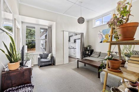 Photo of property in 10 Green Street, Newtown, Wellington, 6021