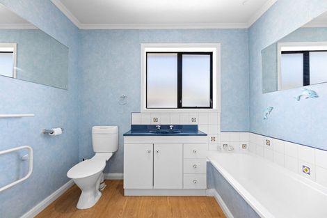 Photo of property in 12 Fairmont Place, Hornby, Christchurch, 8042