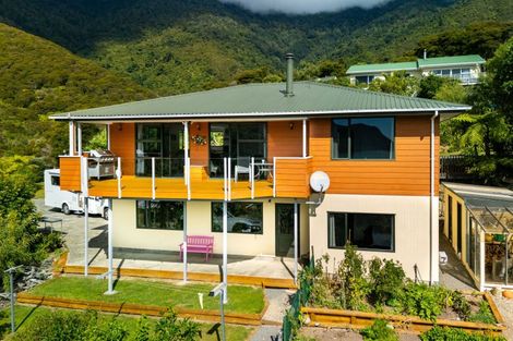 Photo of property in 3 Ruataniwha Place, Okiwi Bay, French Pass, 7193