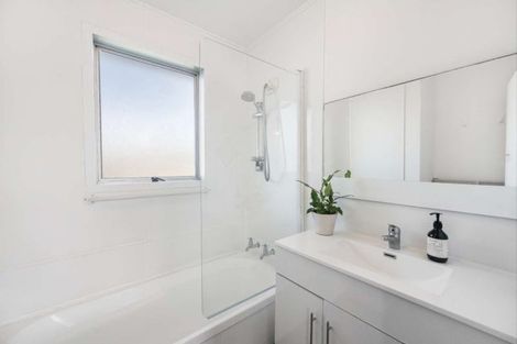 Photo of property in 17 Tait Drive, Greenmeadows, Napier, 4112