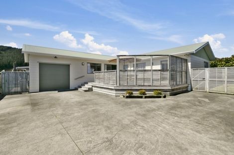 Photo of property in 5a Kilkenny Grove, Wainuiomata, Lower Hutt, 5014