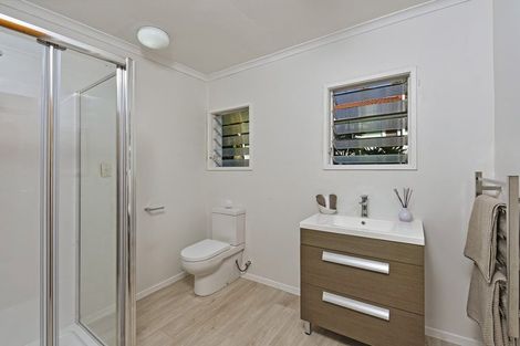 Photo of property in 5b Nea Place, Hillcrest, Auckland, 0627