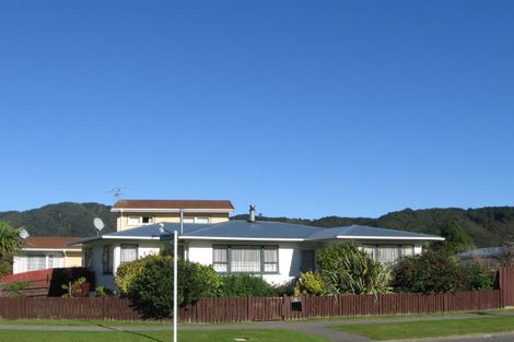 Photo of property in 5 Manutuke Street, Wainuiomata, Lower Hutt, 5014