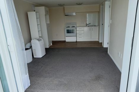 Photo of property in 6 Merville Avenue, Te Atatu South, Auckland, 0610