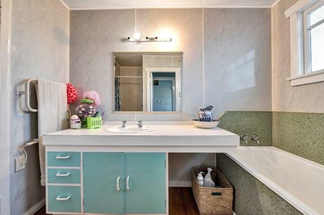Photo of property in 11 Miranda Street, Stratford, 4332