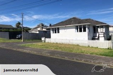 Photo of property in 6 Taipari Road, Te Atatu Peninsula, Auckland, 0610