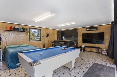 Photo of property in 201 Whangaparaoa Road, Red Beach, 0932
