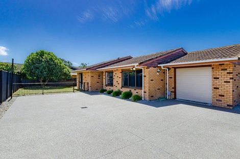 Photo of property in 4 Oakwood Grove, Paraparaumu Beach, Paraparaumu, 5032