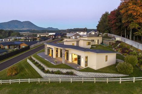 Photo of property in 7 Azalea Lane, Waipahihi, Taupo, 3330