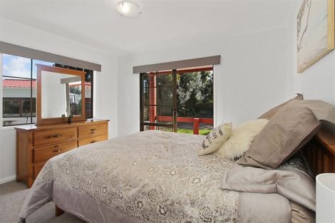 Photo of property in 9 Hosking Place, Clarks Beach, 2122