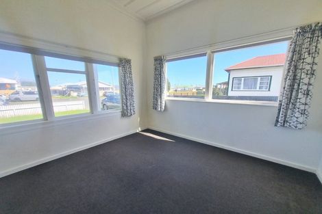 Photo of property in 90 Hinau Street, Castlecliff, Whanganui, 4501