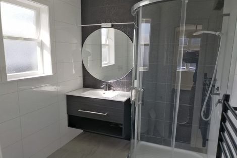 Photo of property in 10f1- Victoria Street, Ebdentown, Upper Hutt, 5018