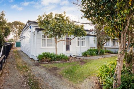 Photo of property in 215 College Street, West End, Palmerston North, 4412
