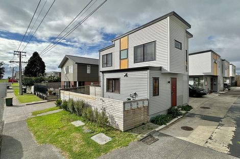 Photo of property in 1/4 Edgerton Road, Te Atatu Peninsula, Auckland, 0610