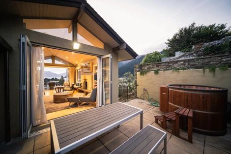 Photo of property in The Woods, 12u 5 Dublin Street, Queenstown, 9300