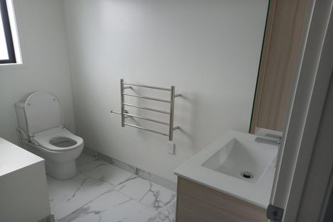 Photo of property in 5/2 Jadewynn Drive, Massey, Auckland, 0614