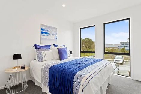 Photo of property in 27 Meg Lane, Glen Eden, Auckland, 0602