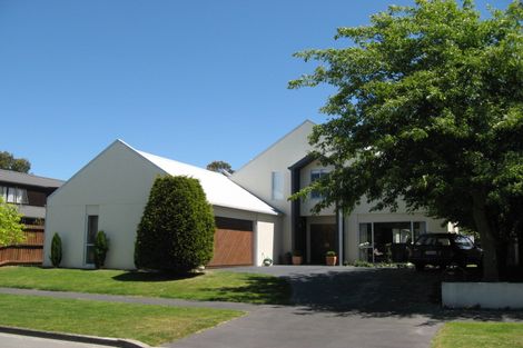 Photo of property in 16 Hatfield Place, Avonhead, Christchurch, 8042