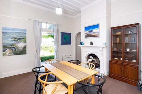 Photo of property in 2 Kaweka Place, Havelock North, 4130