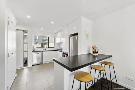 Photo of property in 2u7 Stone Street, Miramar, Wellington, 6022
