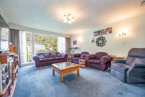 Photo of property in 18 Helvetia Grove, Naenae, Lower Hutt, 5011