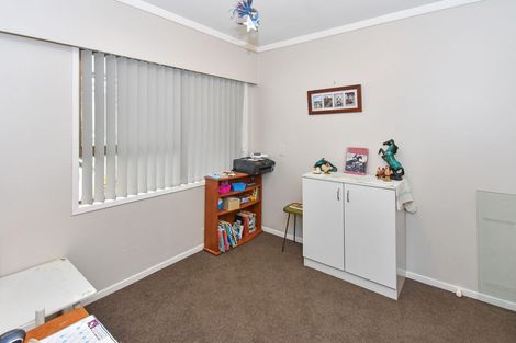 Photo of property in 2/12 Grove Road, Papakura, 2110