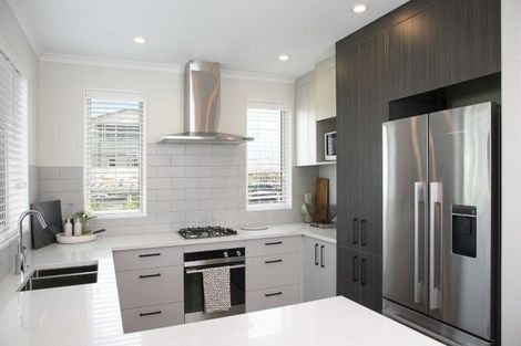 Photo of property in 104a Wharf Road, Te Atatu Peninsula, Auckland, 0610