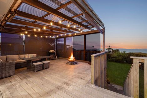 Photo of property in 1410 Whangaparaoa Road, Army Bay, Whangaparaoa, 0930