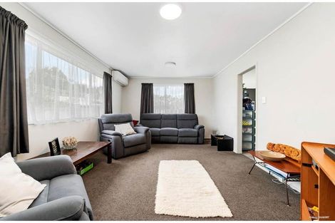 Photo of property in 27 Pukeroa Place, Papakura, 2110
