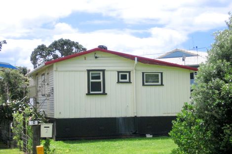 Photo of property in 2 Wallnutt Avenue, Waihi Beach, 3611