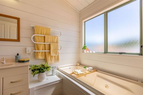 Photo of property in 3a Golding Road, Taradale, Napier, 4112