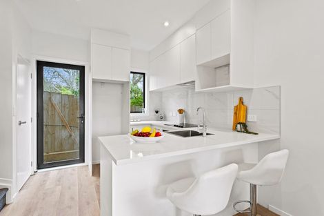 Photo of property in 11 Meg Lane, Glen Eden, Auckland, 0602