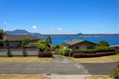 Photo of property in 2/12 Isobel Street, Acacia Bay, Taupo, 3330