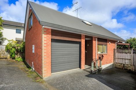 Photo of property in 37 Fields Parade, Oteha, Auckland, 0632