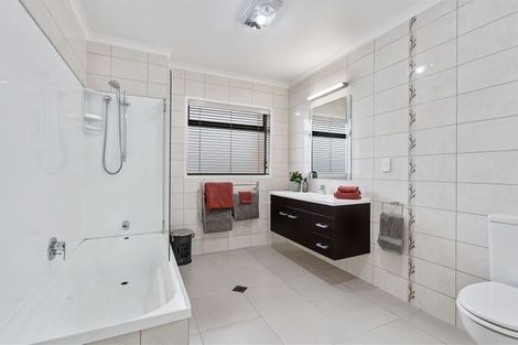 Photo of property in 73d Nile Road, Milford, Auckland, 0620
