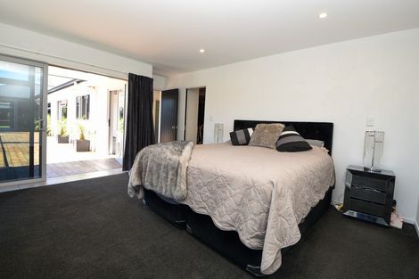 Photo of property in 2 The Glade, Carterton, 5713