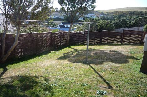Photo of property in 15a Bayswater Place, Newlands, Wellington, 6037