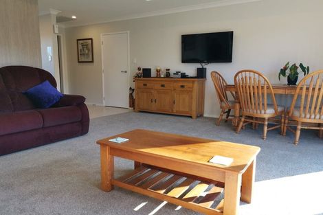 Photo of property in 13 Te Awa Place, Red Beach, 0932