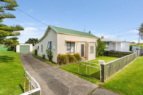 Photo of property in 21 Hood Street, Castlecliff, Whanganui, 4501