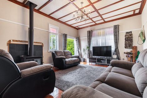 Photo of property in 14 Sandspit Road, Waiuku, 2123