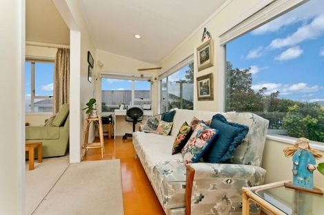 Photo of property in 2/82 Pupuke Road, Hillcrest, Auckland, 0627