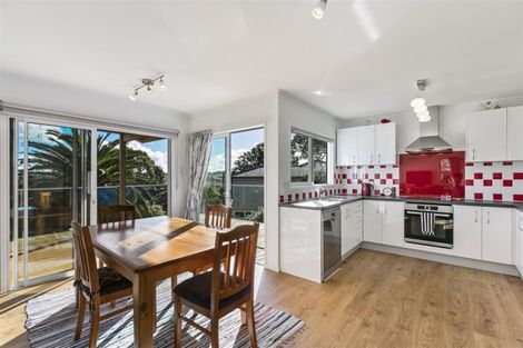 Photo of property in 28 Moffat Road, Red Beach, 0932