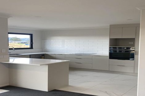 Photo of property in 15 Te Piriti Road, One Tree Point, 0118