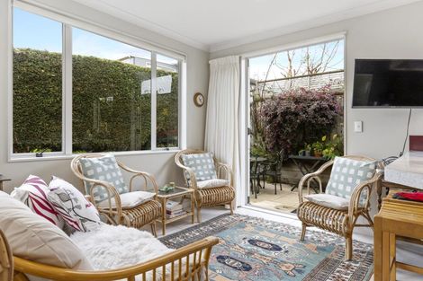 Photo of property in 2/12 Gradwell Place, Two Mile Bay, Taupo, 3330