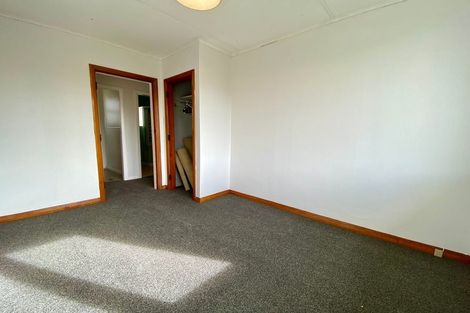 Photo of property in 7 Exeter Crescent, Takaro, Palmerston North, 4412